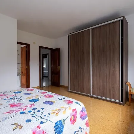 Apartment - 4 Bedrooms - 60274 Apartment Carnota