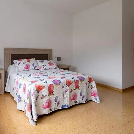 Apartment - 4 Bedrooms - 60274 Carnota
